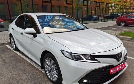 Toyota Camry, 2021 год, 2 390 000 рублей, 12 фотография