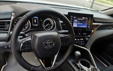 Toyota Camry, 2021 год, 2 390 000 рублей, 18 фотография