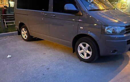 Volkswagen Caravelle T5, 2012 год, 1 500 000 рублей, 3 фотография
