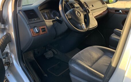 Volkswagen Multivan T5, 2010 год, 1 980 000 рублей, 24 фотография