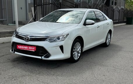 Toyota Camry, 2015 год, 1 930 000 рублей, 2 фотография