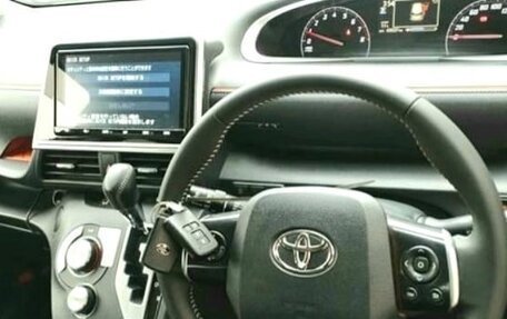 Toyota Sienta II, 2019 год, 1 790 000 рублей, 5 фотография