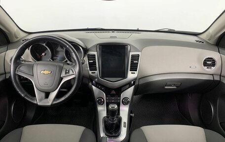 Chevrolet Cruze II, 2010 год, 700 000 рублей, 7 фотография