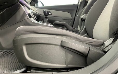 Chevrolet Cruze II, 2010 год, 700 000 рублей, 10 фотография