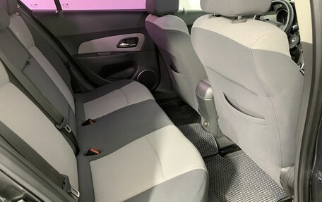Chevrolet Cruze II, 2010 год, 700 000 рублей, 16 фотография