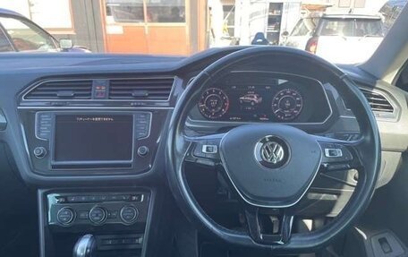 Volkswagen Tiguan II, 2017 год, 1 673 000 рублей, 10 фотография