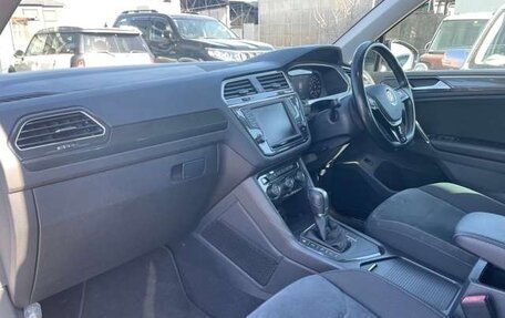 Volkswagen Tiguan II, 2017 год, 1 673 000 рублей, 13 фотография