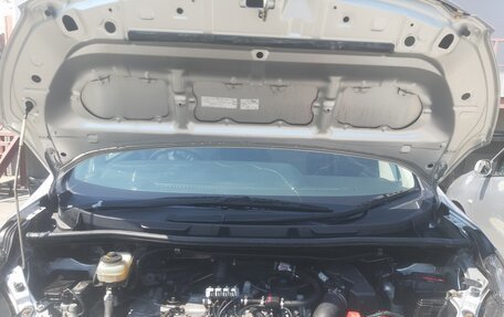 Toyota Noah III, 2011 год, 1 570 000 рублей, 16 фотография