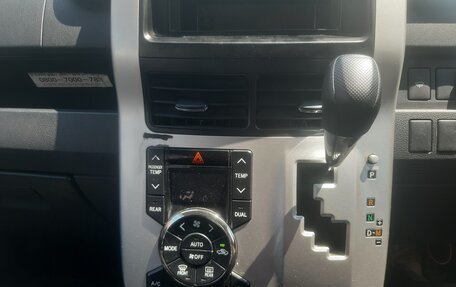 Toyota Noah III, 2011 год, 1 570 000 рублей, 19 фотография