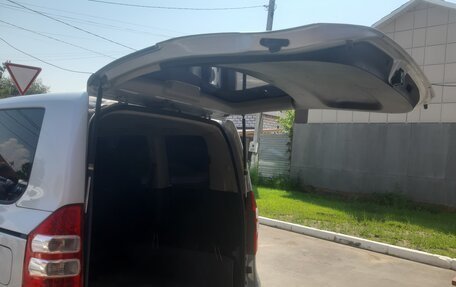 Toyota Noah III, 2011 год, 1 570 000 рублей, 21 фотография