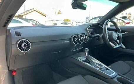 Audi TT, 2018 год, 1 850 000 рублей, 23 фотография