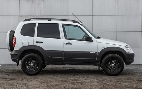 Chevrolet Niva I рестайлинг, 2015 год, 790 000 рублей, 5 фотография