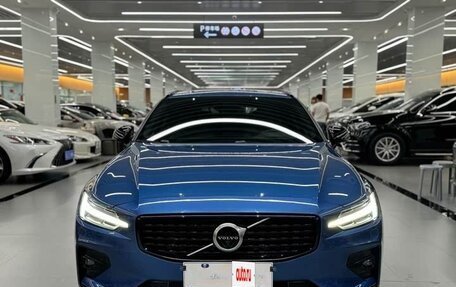 Volvo V60 II, 2021 год, 3 610 000 рублей, 2 фотография