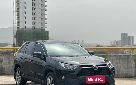 Toyota RAV4, 2022 год, 2 000 300 рублей, 2 фотография