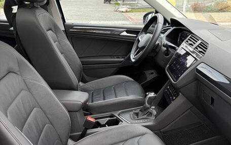 Volkswagen Tiguan II, 2021 год, 4 250 000 рублей, 21 фотография