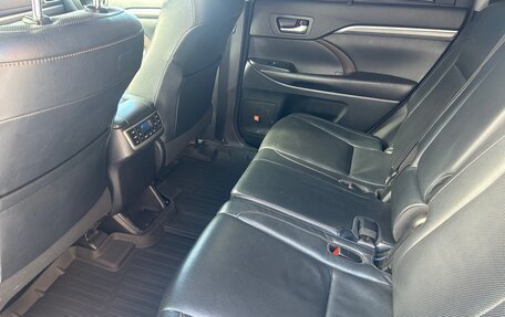 Toyota Highlander III, 2017 год, 4 400 000 рублей, 9 фотография