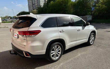 Toyota Highlander III, 2017 год, 4 400 000 рублей, 3 фотография