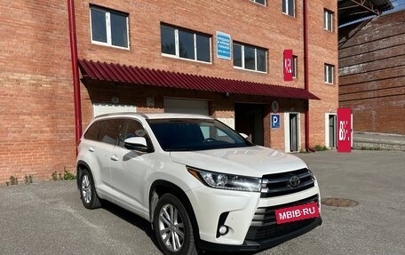 Toyota Highlander III, 2017 год, 4 400 000 рублей, 2 фотография