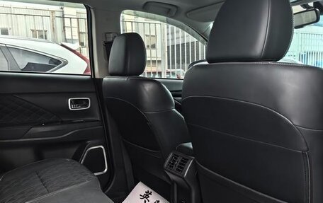 Mitsubishi Outlander III рестайлинг 3, 2021 год, 1 790 200 рублей, 9 фотография
