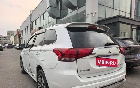 Mitsubishi Outlander III рестайлинг 3, 2021 год, 1 790 200 рублей, 4 фотография