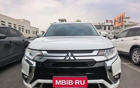 Mitsubishi Outlander III рестайлинг 3, 2021 год, 1 790 200 рублей, 2 фотография