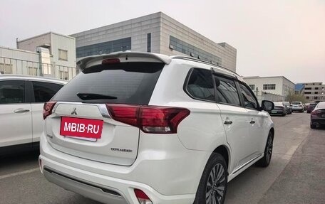 Mitsubishi Outlander III рестайлинг 3, 2021 год, 1 790 200 рублей, 6 фотография