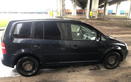 Volkswagen Touran III, 2005 год, 615 000 рублей, 2 фотография
