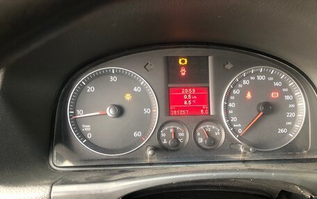 Volkswagen Touran III, 2005 год, 615 000 рублей, 6 фотография