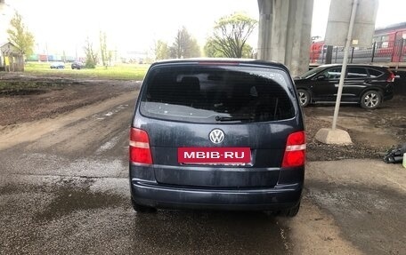 Volkswagen Touran III, 2005 год, 615 000 рублей, 3 фотография