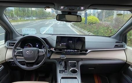 Toyota Sienna, 2021 год, 2 650 500 рублей, 6 фотография