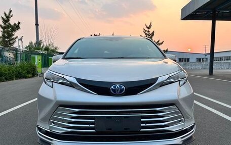 Toyota Sienna, 2021 год, 2 600 500 рублей, 2 фотография