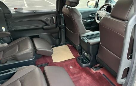 Toyota Sienna, 2021 год, 2 600 500 рублей, 13 фотография