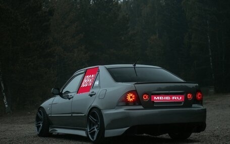 Toyota Altezza, 2003 год, 730 000 рублей, 2 фотография