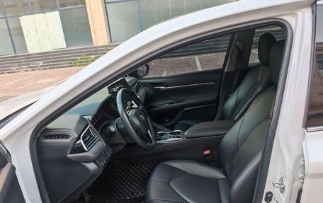 Toyota Camry, 2022 год, 2 200 000 рублей, 4 фотография