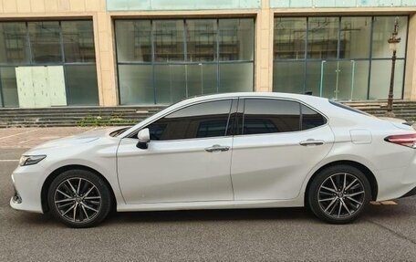 Toyota Camry, 2022 год, 2 200 000 рублей, 8 фотография