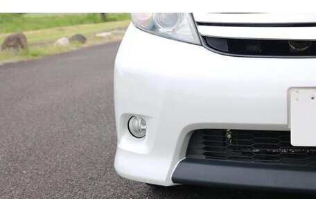 Toyota ISis I, 2011 год, 1 065 000 рублей, 15 фотография