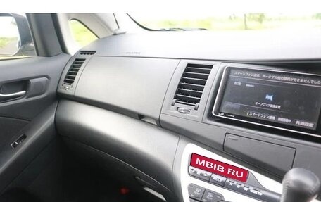 Toyota ISis I, 2011 год, 1 065 000 рублей, 26 фотография
