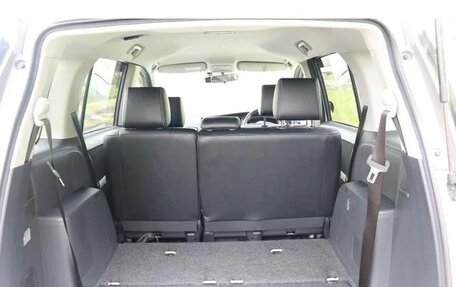 Toyota ISis I, 2011 год, 1 065 000 рублей, 38 фотография