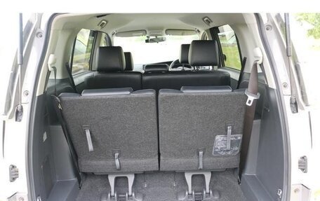 Toyota ISis I, 2011 год, 1 065 000 рублей, 37 фотография