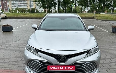 Toyota Camry, 2019 год, 2 640 000 рублей, 4 фотография