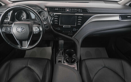 Toyota Camry, 2018 год, 2 599 000 рублей, 12 фотография