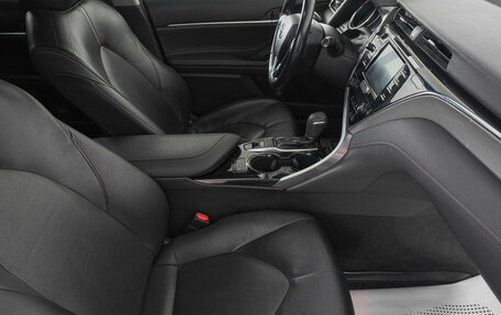 Toyota Camry, 2018 год, 2 599 000 рублей, 10 фотография
