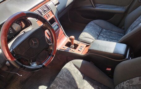 Mercedes-Benz E-Класс, 1998 год, 220 000 рублей, 2 фотография