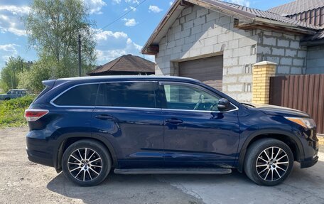 Toyota Highlander III, 2015 год, 2 399 000 рублей, 4 фотография