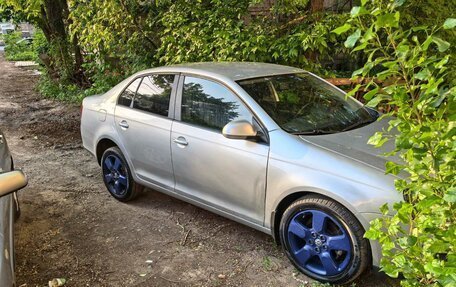 Volkswagen Jetta VI, 2010 год, 570 000 рублей, 3 фотография