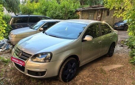 Volkswagen Jetta VI, 2010 год, 570 000 рублей, 2 фотография