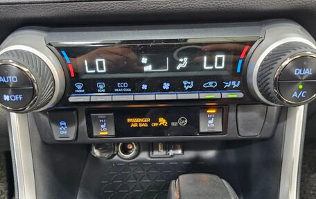 Toyota RAV4, 2022 год, 2 900 000 рублей, 13 фотография