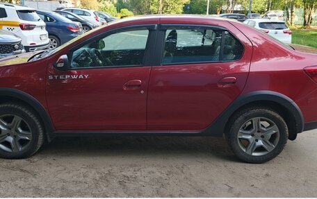 Renault Logan II, 2019 год, 900 000 рублей, 2 фотография