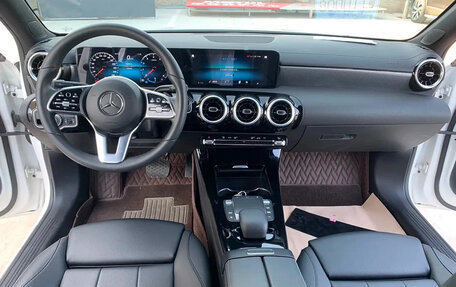 Mercedes-Benz A-Класс, 2022 год, 1 999 000 рублей, 3 фотография