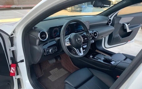 Mercedes-Benz A-Класс, 2022 год, 1 999 000 рублей, 4 фотография